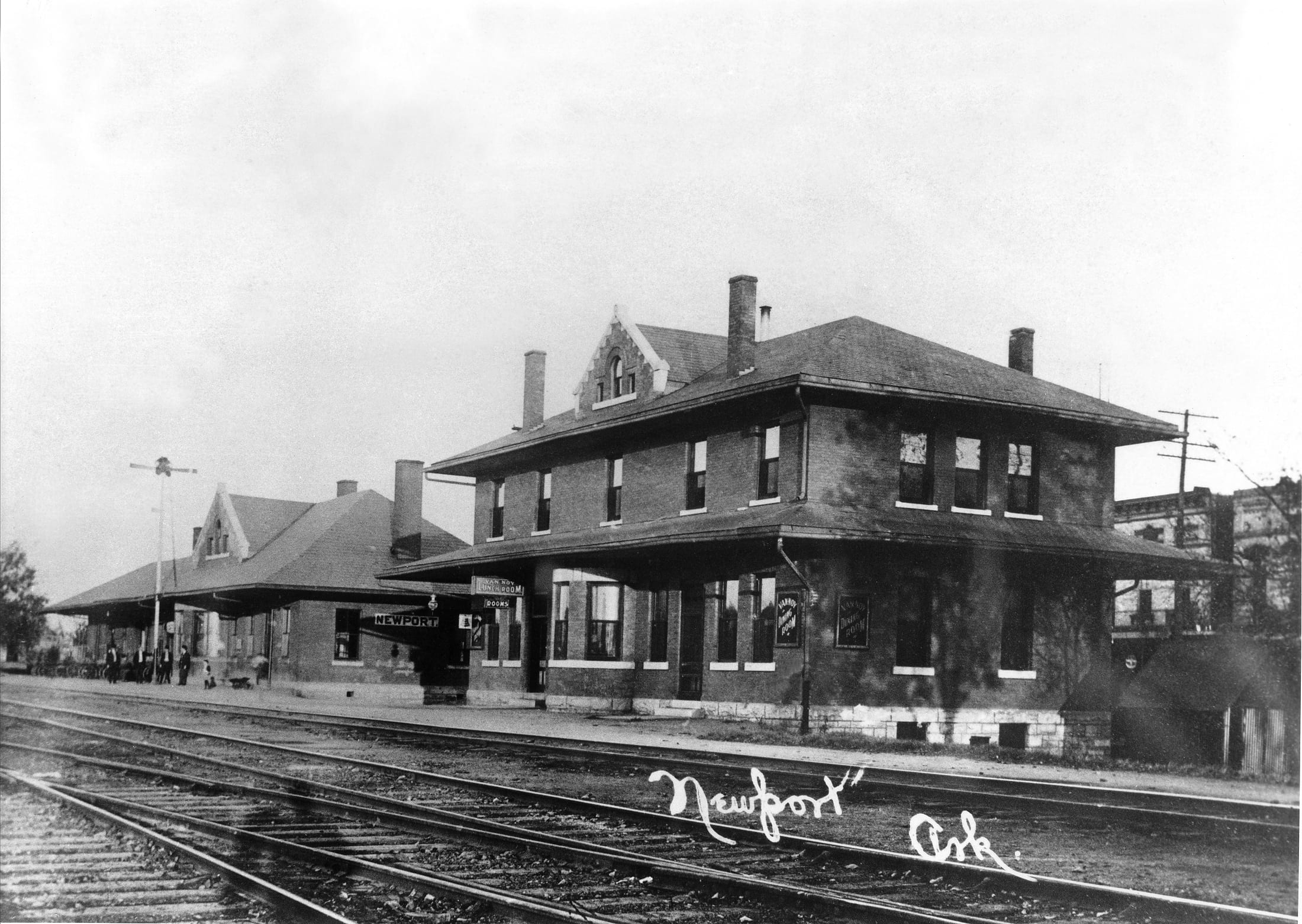 1916 – Depot and Van Nuys Hotel and Restaurant in Downtown Newport