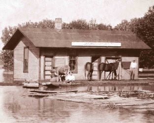 1927 – Flood at the Jacksonport Depot