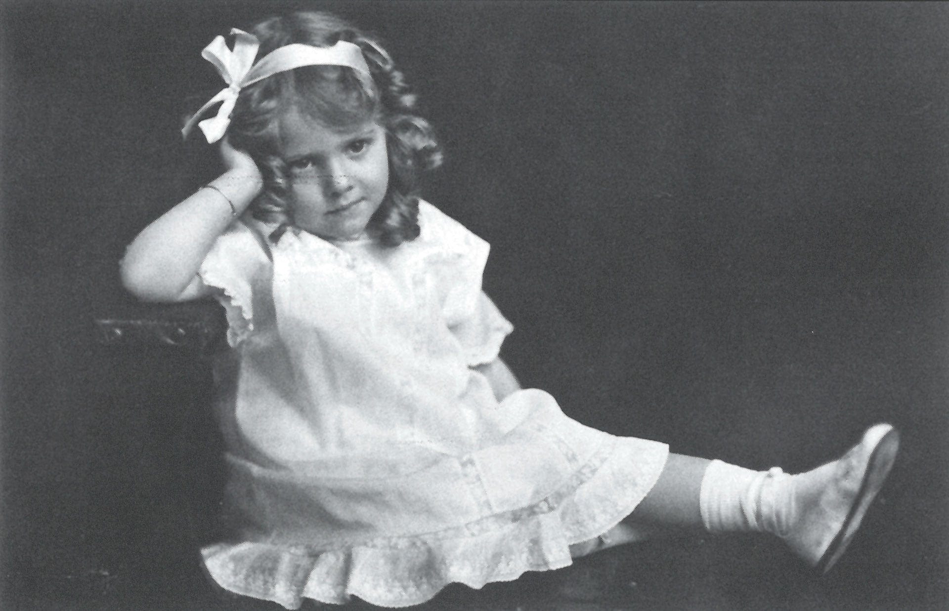 1916 – Lady Elizabeth Watson