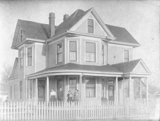 1905 – Harvey House